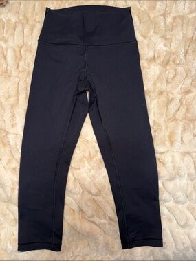 Black Lululemon  High-Waist leggings ankle length.